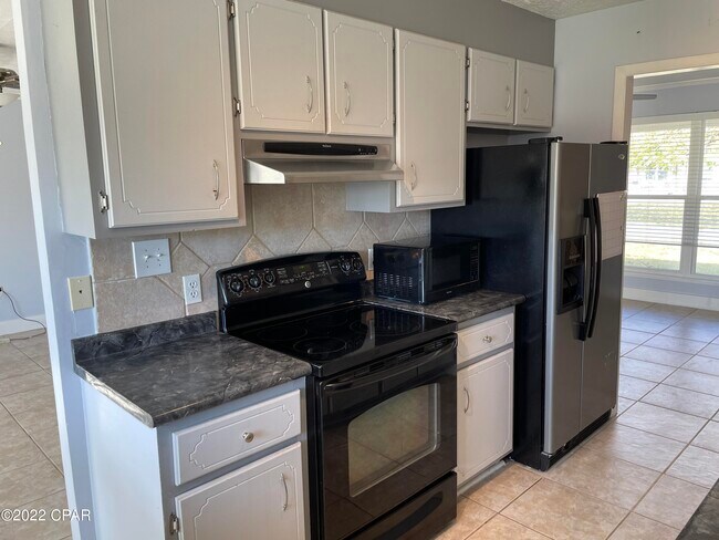 Building Photo - 126 Circle Dr