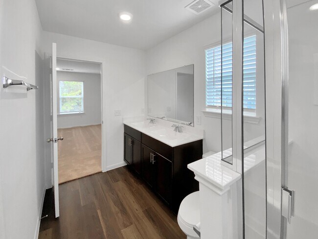 Foto del edificio - 11602 Braemar Village Dr