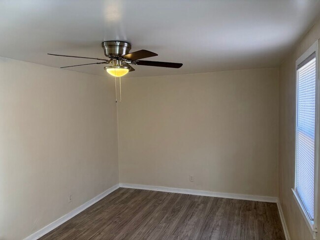 Foto del edificio - 4745 Lind St