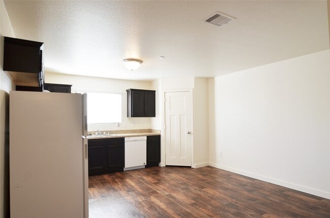 Foto del edificio - 10535 Mills Rd