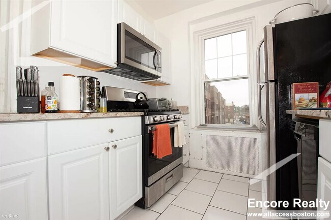 Building Photo - 2003 Commonwealth Ave