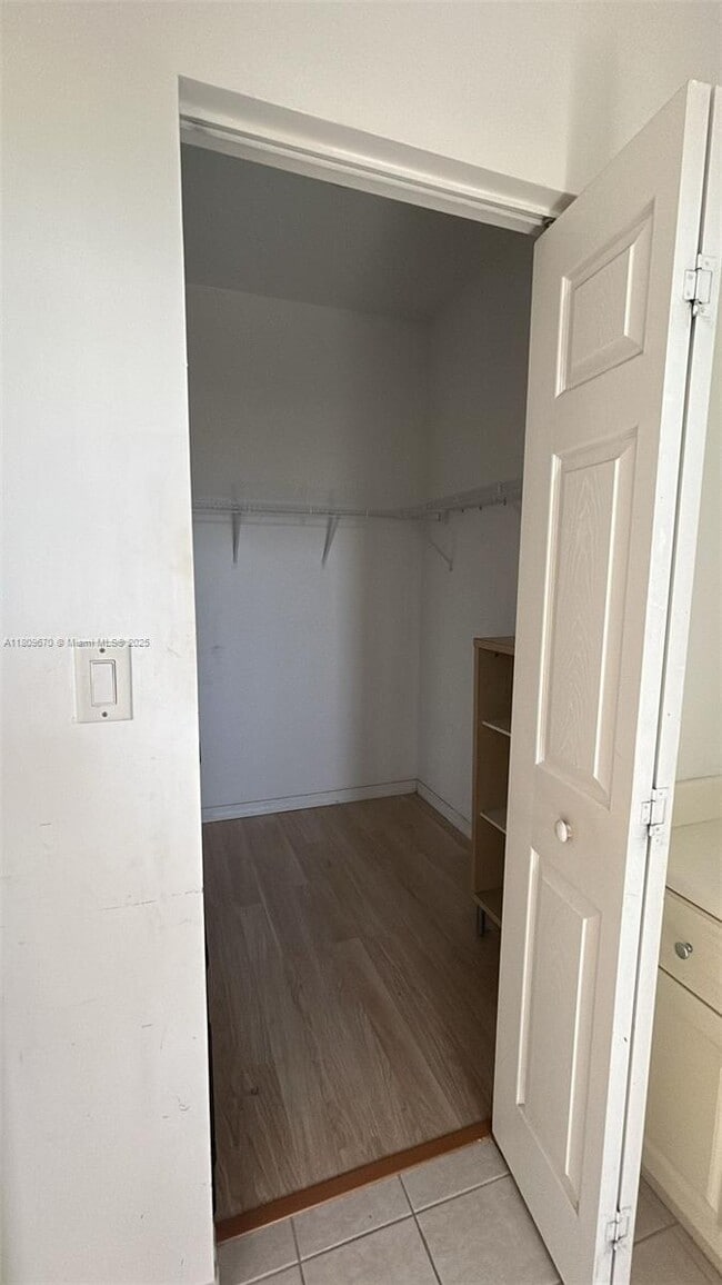 Building Photo - 937 SW 143rd Ave