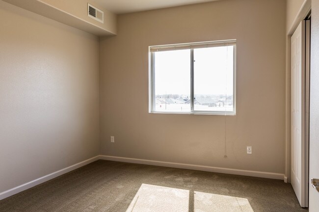 Building Photo - Crest View Apartments