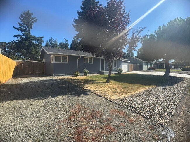 Foto del edificio - Great 3-Bedroom, 2-Bath Ranch Style Home w...
