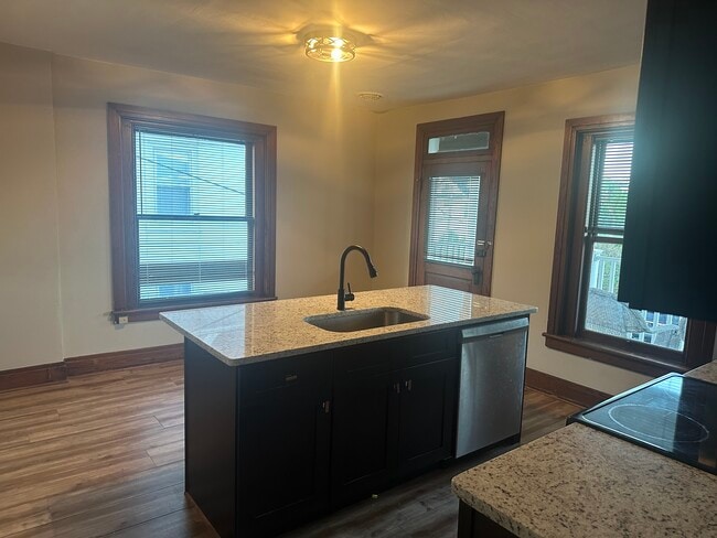 Building Photo - 118 Cocoa Ave