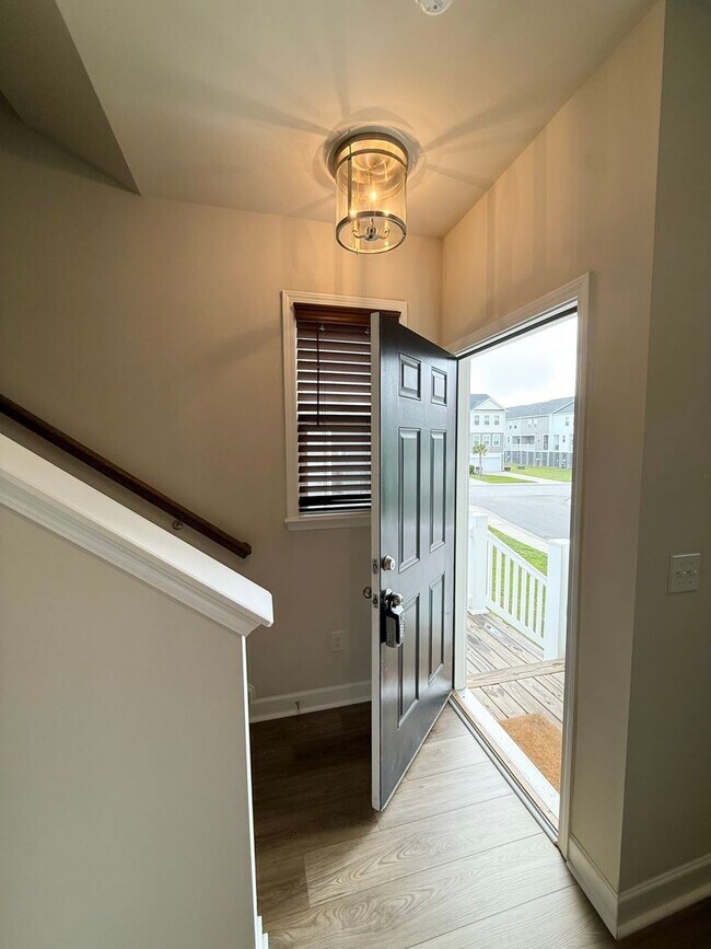 Foto del edificio - 219 Winding River Dr