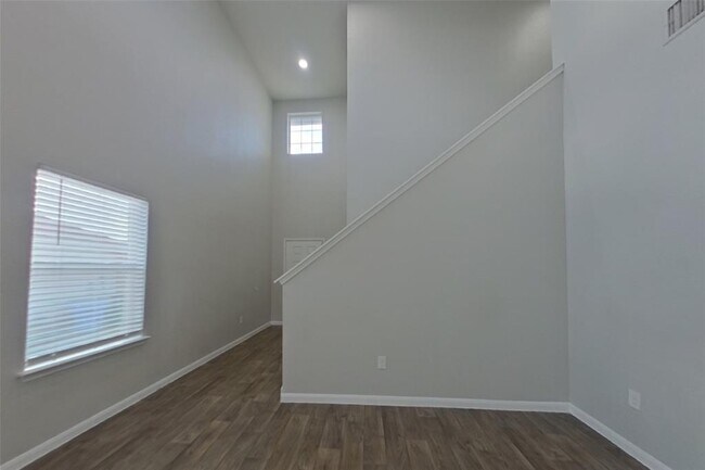Building Photo - 15012 Custis Ln