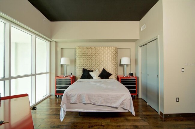 dormitorio tipo loft - 1990 Main St