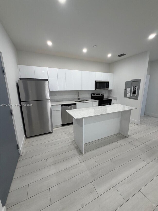 Foto del edificio - 879 E 24th St