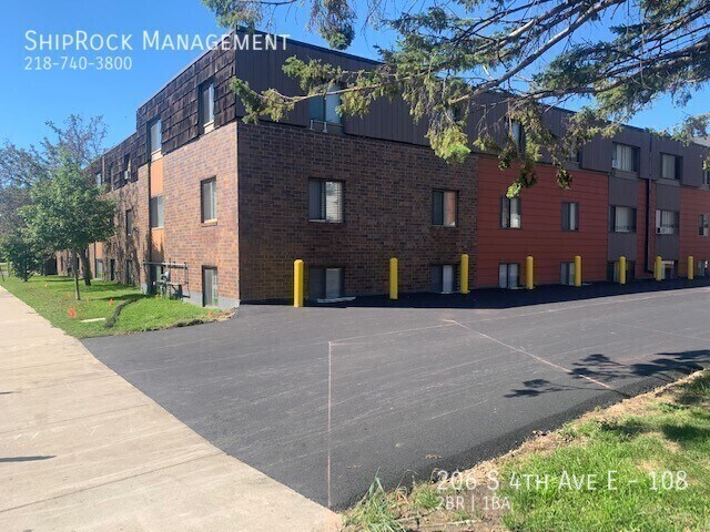 Foto del edificio - 206 S 4th Ave W