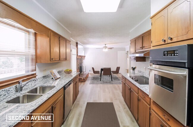 Building Photo - 721 Bluebird SE DR