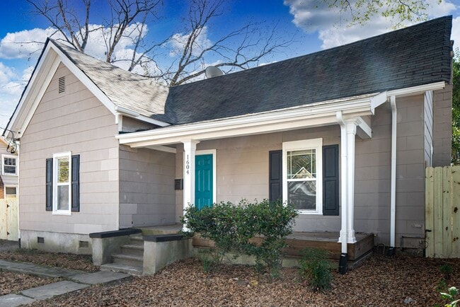 Building Photo - Renovated 2 Bed 1 Ba in Downtown Durham Wi...