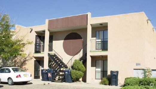 Building Photo - 1322 San Pedro Dr SE