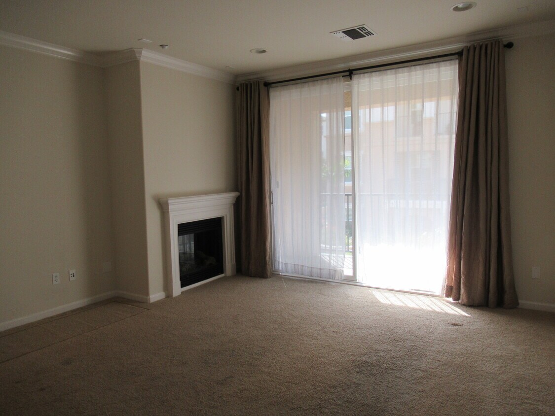 Foto principal - 3360 Maguire Way
