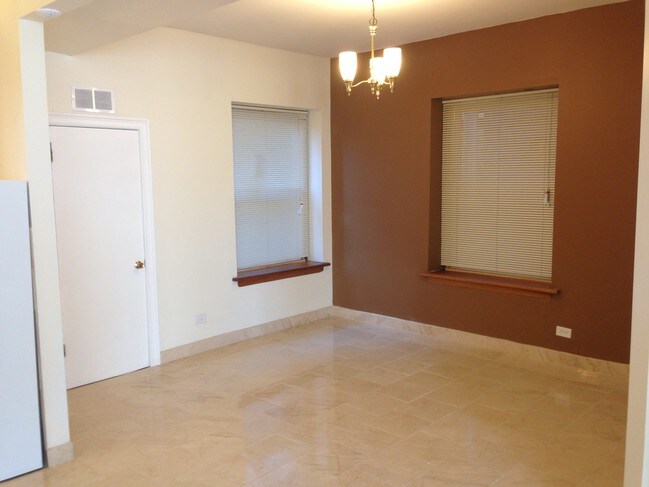 Dining Room - 1410 W Wilson Ave