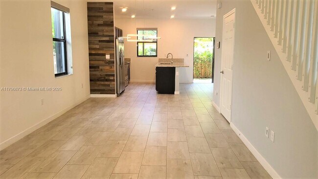 Foto del edificio - 1545 SW 28th St