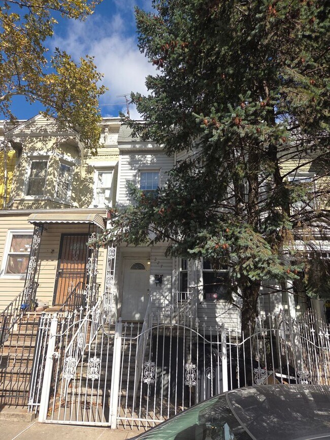 Foto del edificio - 227 6th Ave W