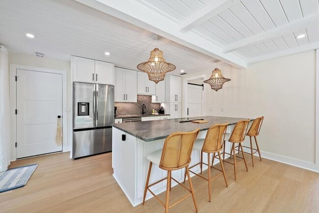 Building Photo - 1604 Seabrook Rd