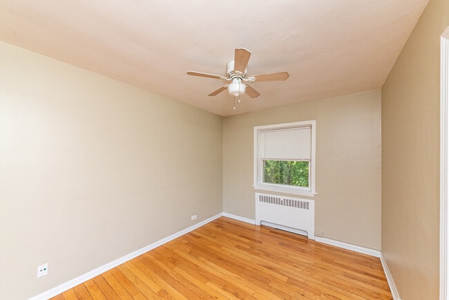 Building Photo - 233 Custer Ave