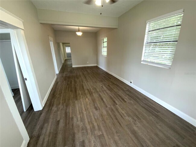 Foto del edificio - 2705 W Beach St