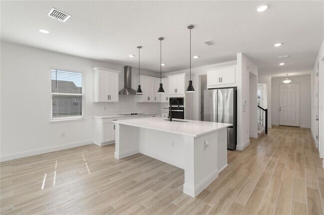 Building Photo - 14797 Milfoil Ave