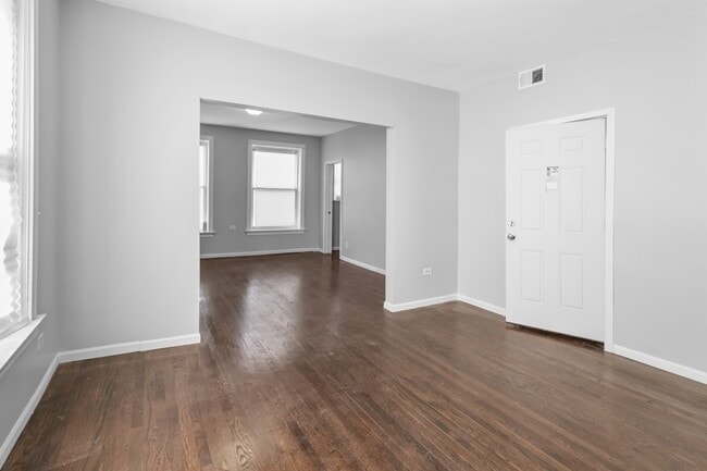 Building Photo - Spacious 3-Bedroom | 1-Bath | Shared Laund...
