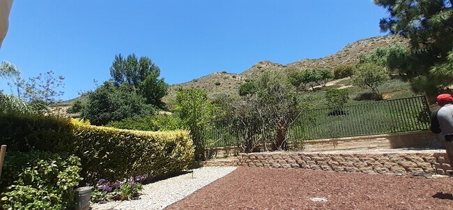 Foto del edificio - 6117 Deerhill Rd