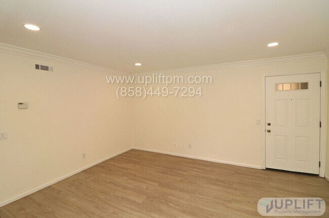 Foto del edificio - 2 Bed / 1 Bath Condo in Oceanside