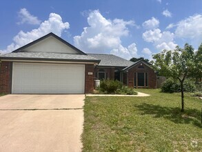 Building Photo - 5002 Velma Dr
