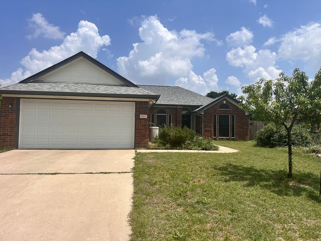Foto principal - 5002 Velma Dr