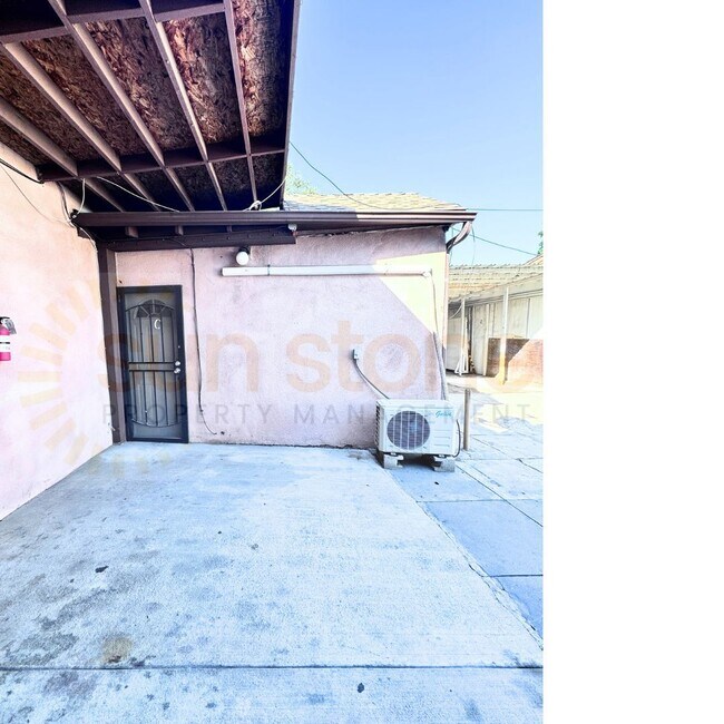 Foto del edificio - 852-852 E Mission Blvd