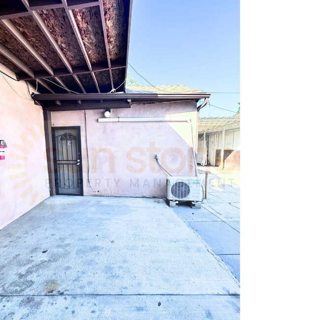 Building Photo - 852-852 E Mission Blvd
