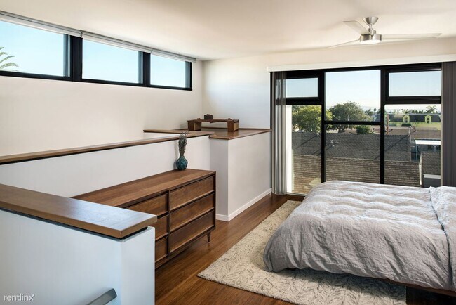 Building Photo - 2 br, 2 bath Apartment - 2014 30th Street 202