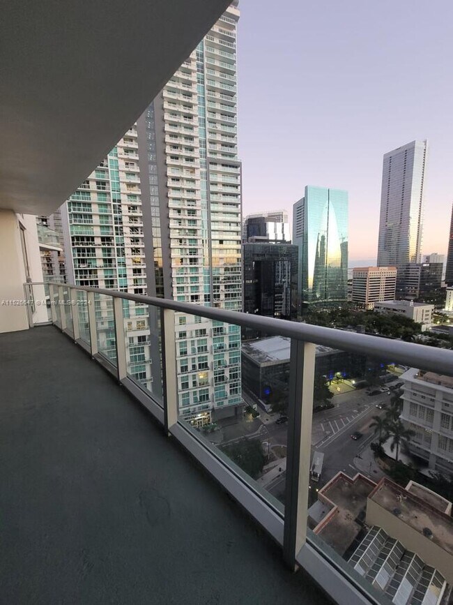 Building Photo - 1100S S Miami Ave