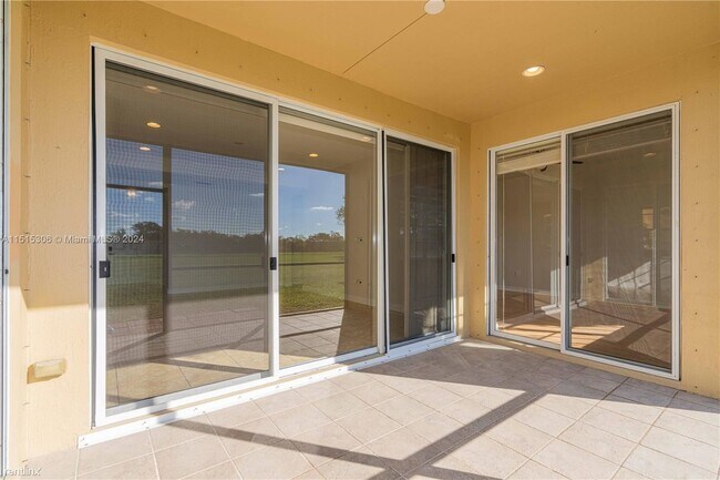 Foto del edificio - 3 br, 2 bath Townhome - 8211 NW 128th Ln