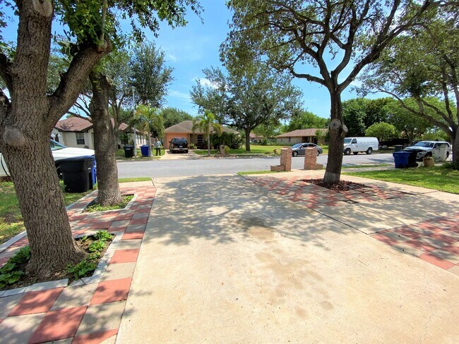 Foto del edificio - 3Bed/2 Bath Well kept and Upgraded! ( Mcallen TX )