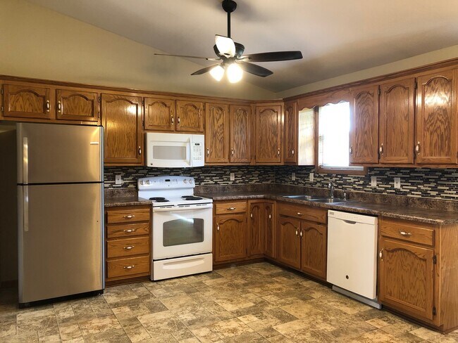 Foto del edificio - $1,125 - 3Bed/3Bath, House