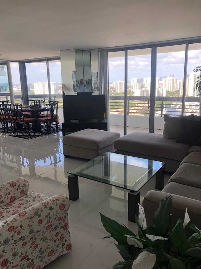 Foto del edificio - 3500 Mystic Pointe Dr