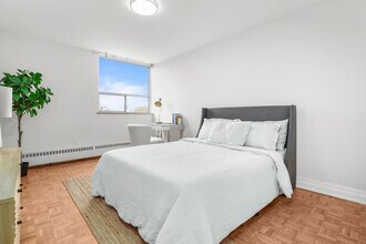 Building Photo - 35 Warrender Ave