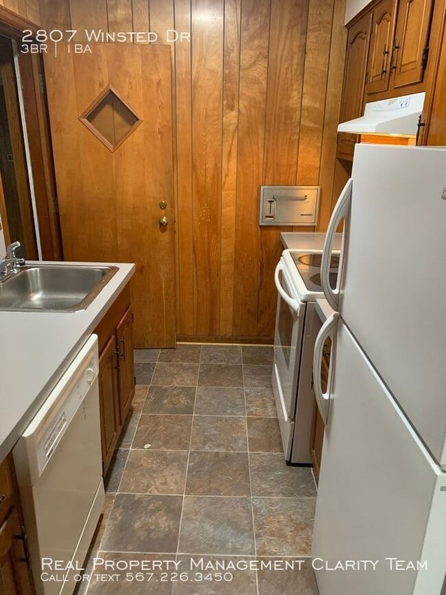 Building Photo - 2807 Winsted Dr