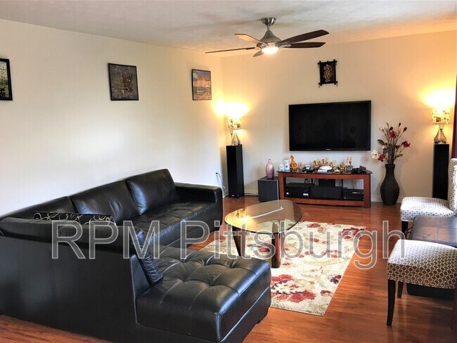 Foto del edificio - 1136 Shawnee Ridge Dr