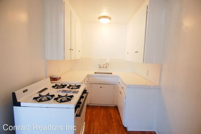 Building Photo - 301 Avenida Del Mar