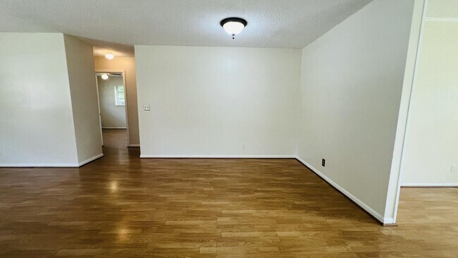 Foto del edificio - 6831 Eastview Dr