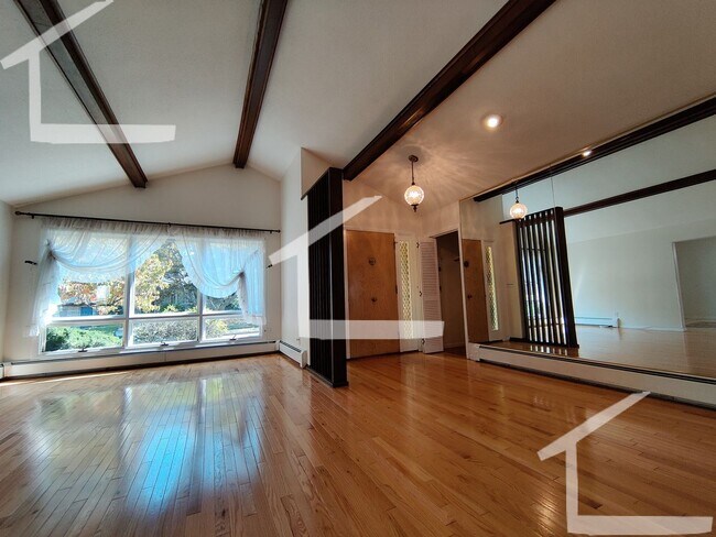 Building Photo - HOT JAMAICA PLAIN LISTING!!!