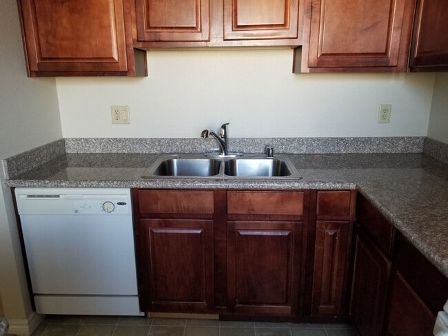 Building Photo - Beautiful 2 bedroom condo for Rent