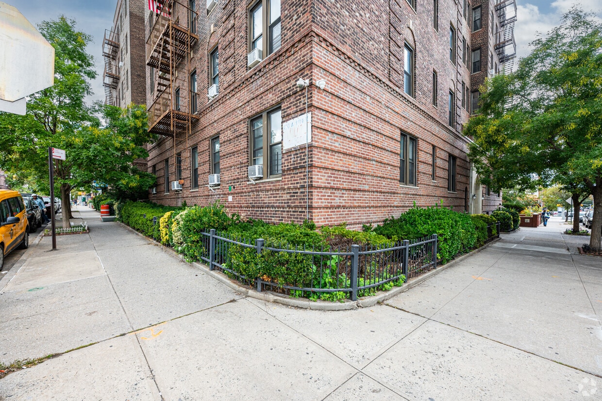 Woodside Manor Apartments in Woodside, NY