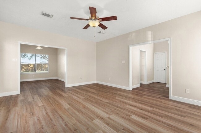 Foto del edificio - 3803 Redbud Dr