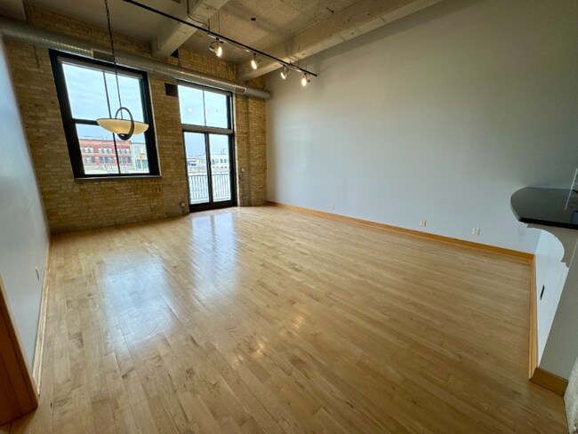 Foto del edificio - 239 E Chicago St