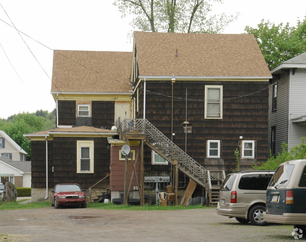 Building Photo - 405 E Market St