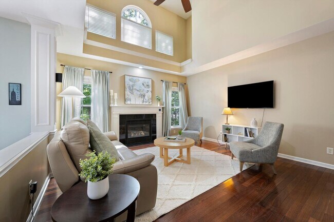 Foto del edificio - 4 Bedroom, 3 Bath Home w/ 2 Car Garage; Fl...